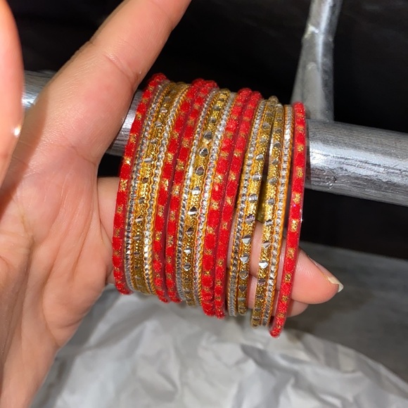 Adult Red Bangles Set Flocked - Picture 2 of 2